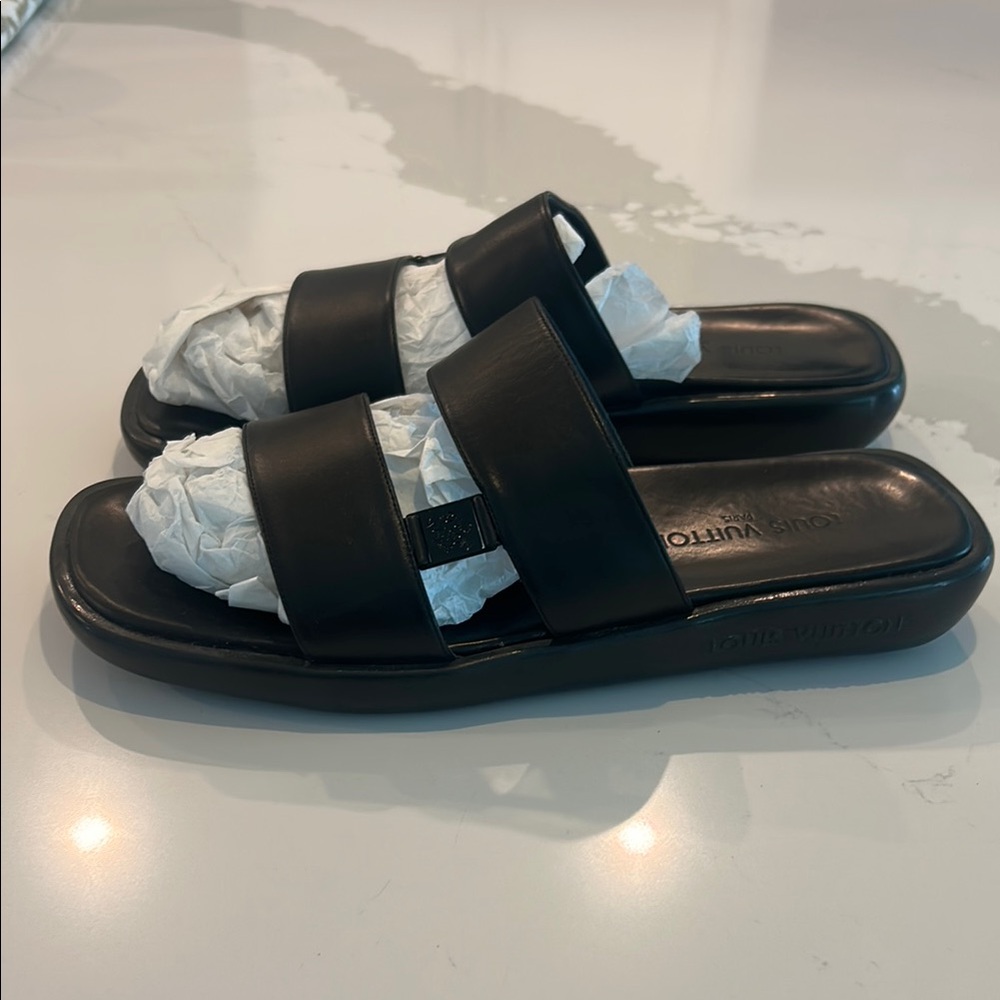 Louis Vuitton Men’s Size 9.5 Black Slide Sandals - Picture 4 of 11